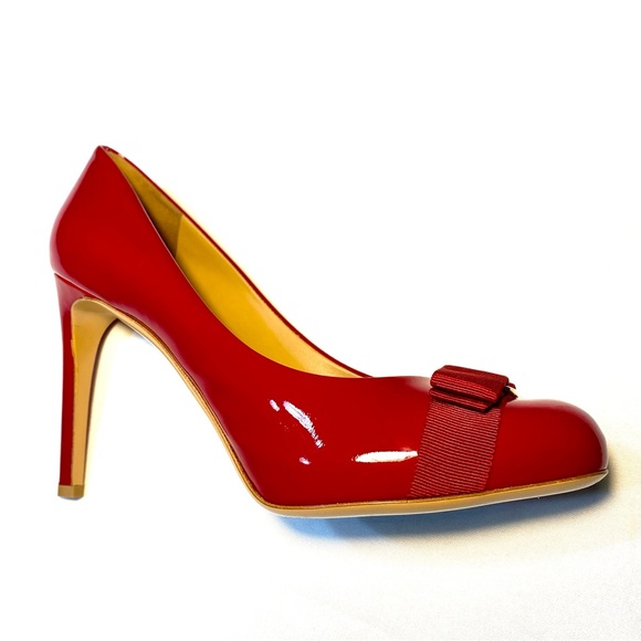 Authentic Salvatore Ferragamo Red Heels  Patent Bow Pump,
Red (Rosso) - Picture 3 of 9
